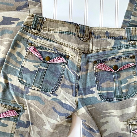 90’s Baggy Camo Pants - Picture 11 of 15